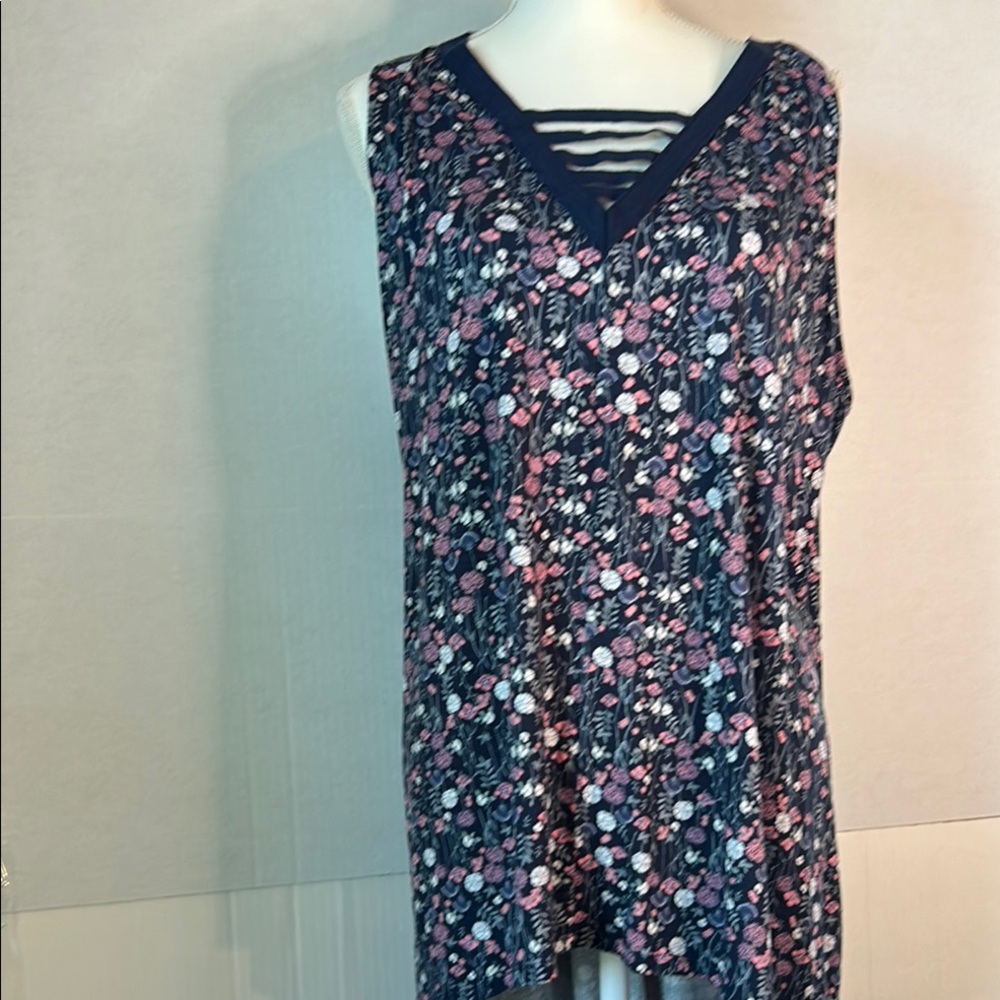 NWT 24/7 by Maurice’s Blue Floral High/Low Hem Caged V-Neck Tank Top Size 2X
